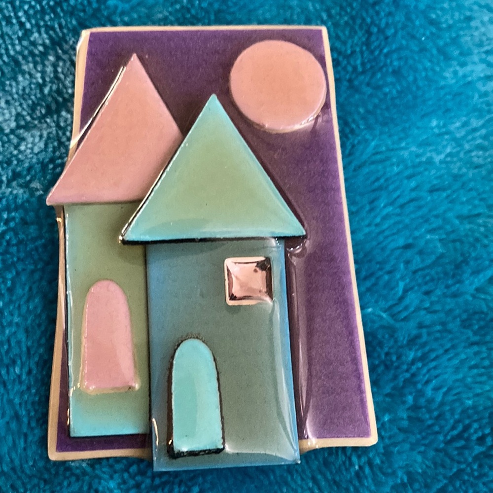 Lucinda house pin